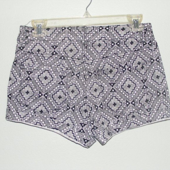 Black and White Shorts EUC - Picture 5 of 10